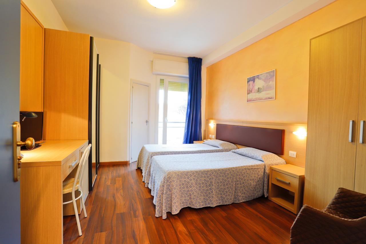 Hotel Grifone Принчипина а Маре Екстериор снимка